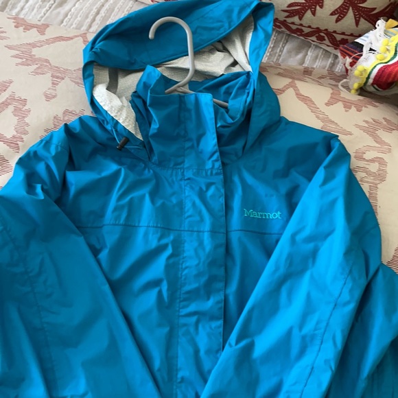 Marmot Jackets & Blazers - Marmot women’s M rain jacket